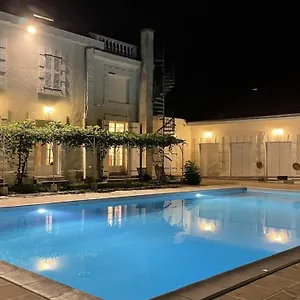 Couette-café Logis Vélès, Aubin (Aveyron)